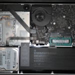 Macbook Pro 2011 Early の光学ドライブを外してHDDを入れました。